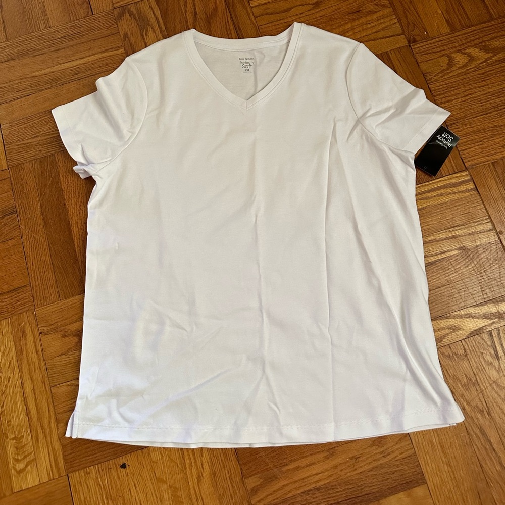 White basic cotton tee. Size PM